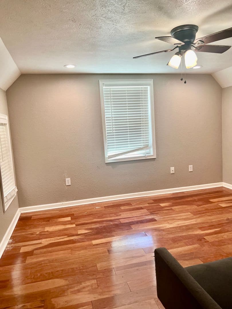 Rockford Apartment: 133 S Chicago Ave