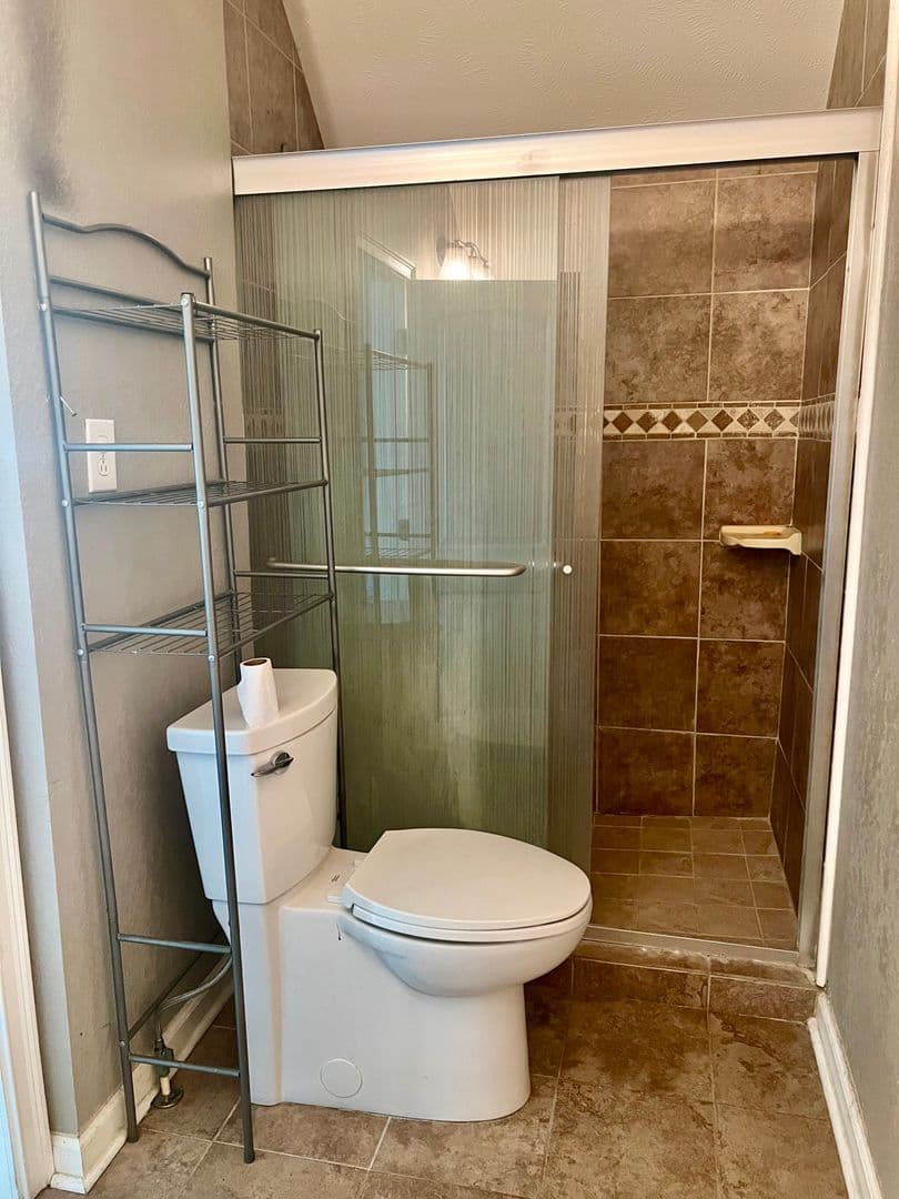 Rockford Apartment: 133 S Chicago Ave