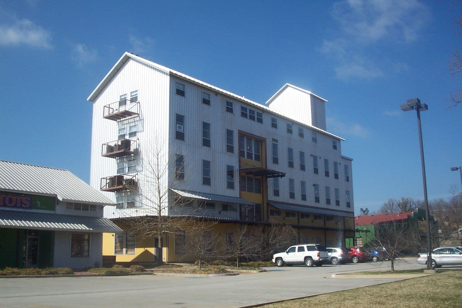 Fayetteville Apartment: 525 S. School Avenue