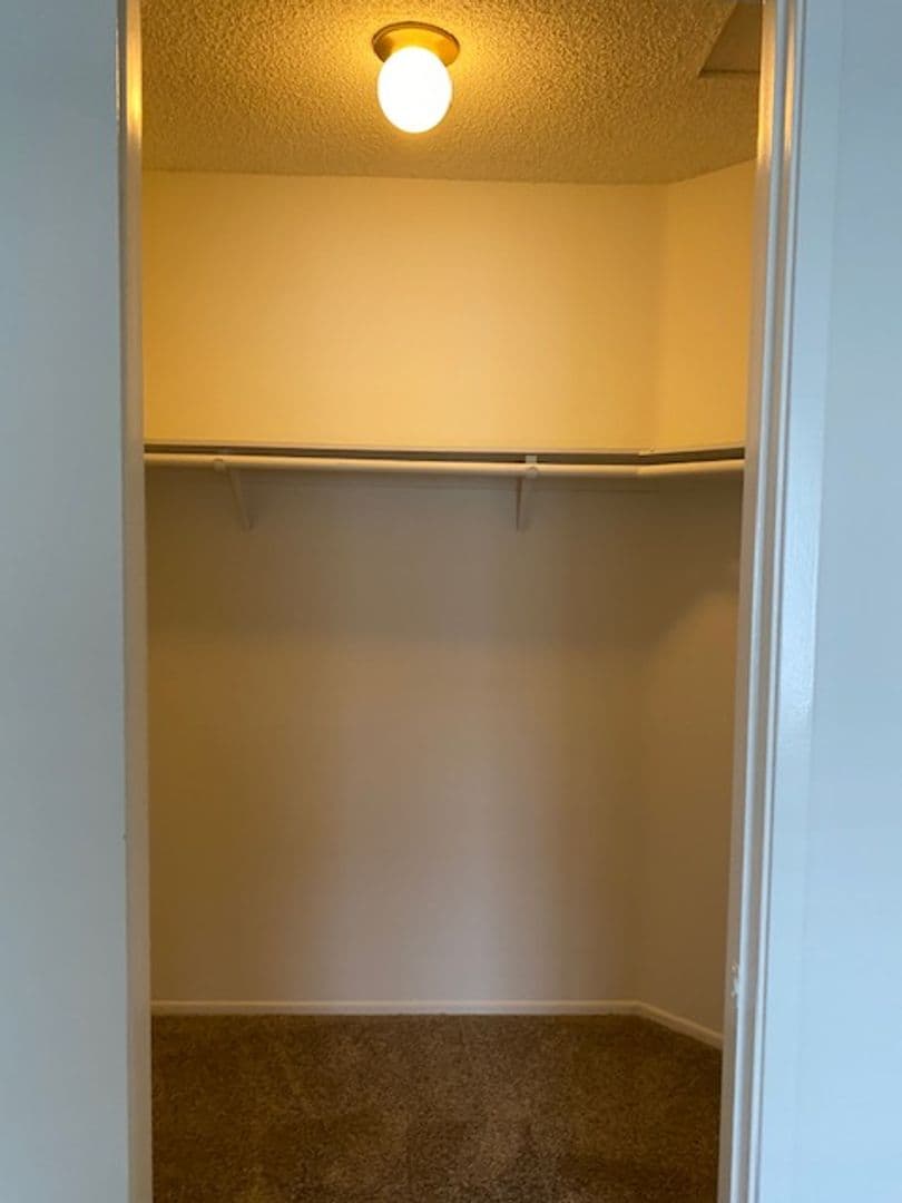 Irvine House: 44 Timber Run