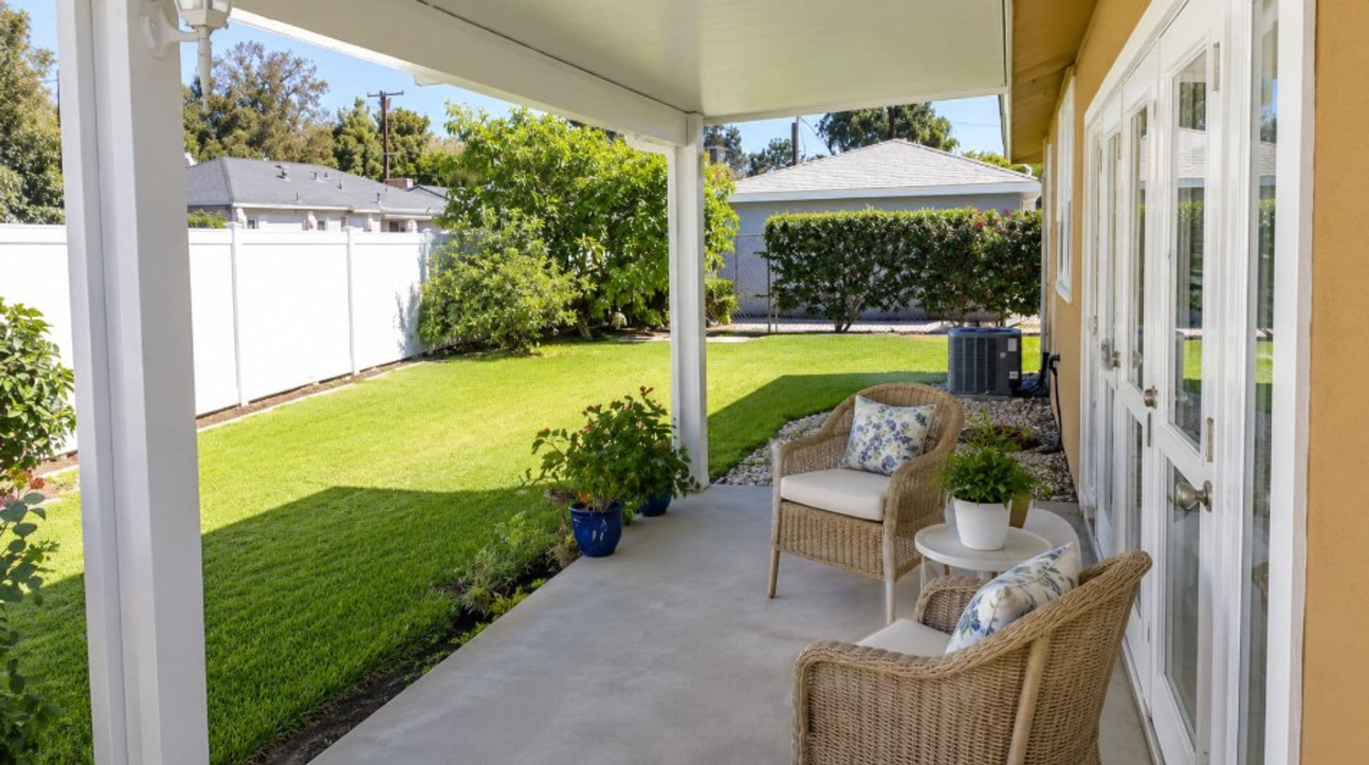 Fullerton House: 1921 Julie Ave