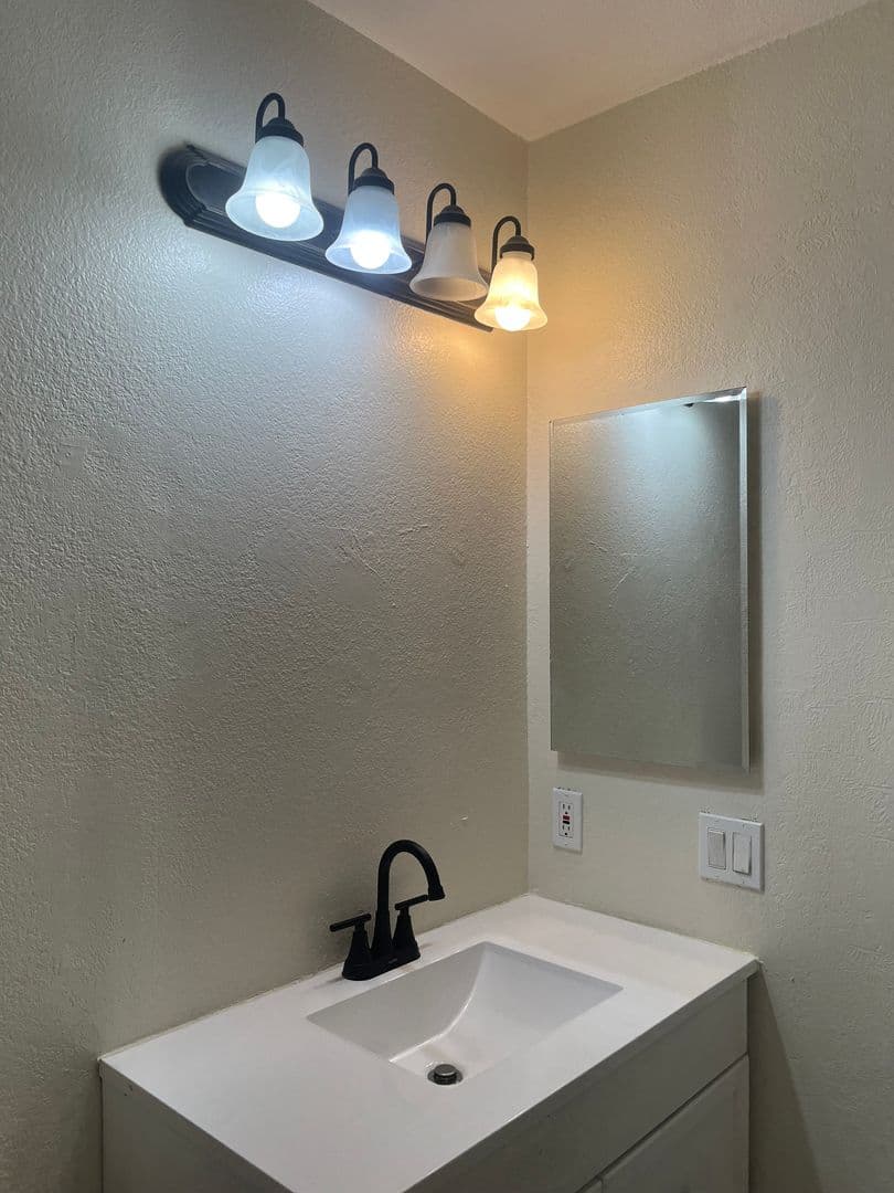 Costa Mesa Apartment: 2258 Pamela Lane