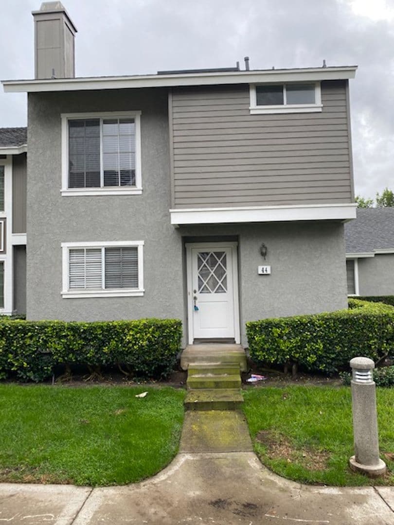 Irvine House: 44 Timber Run