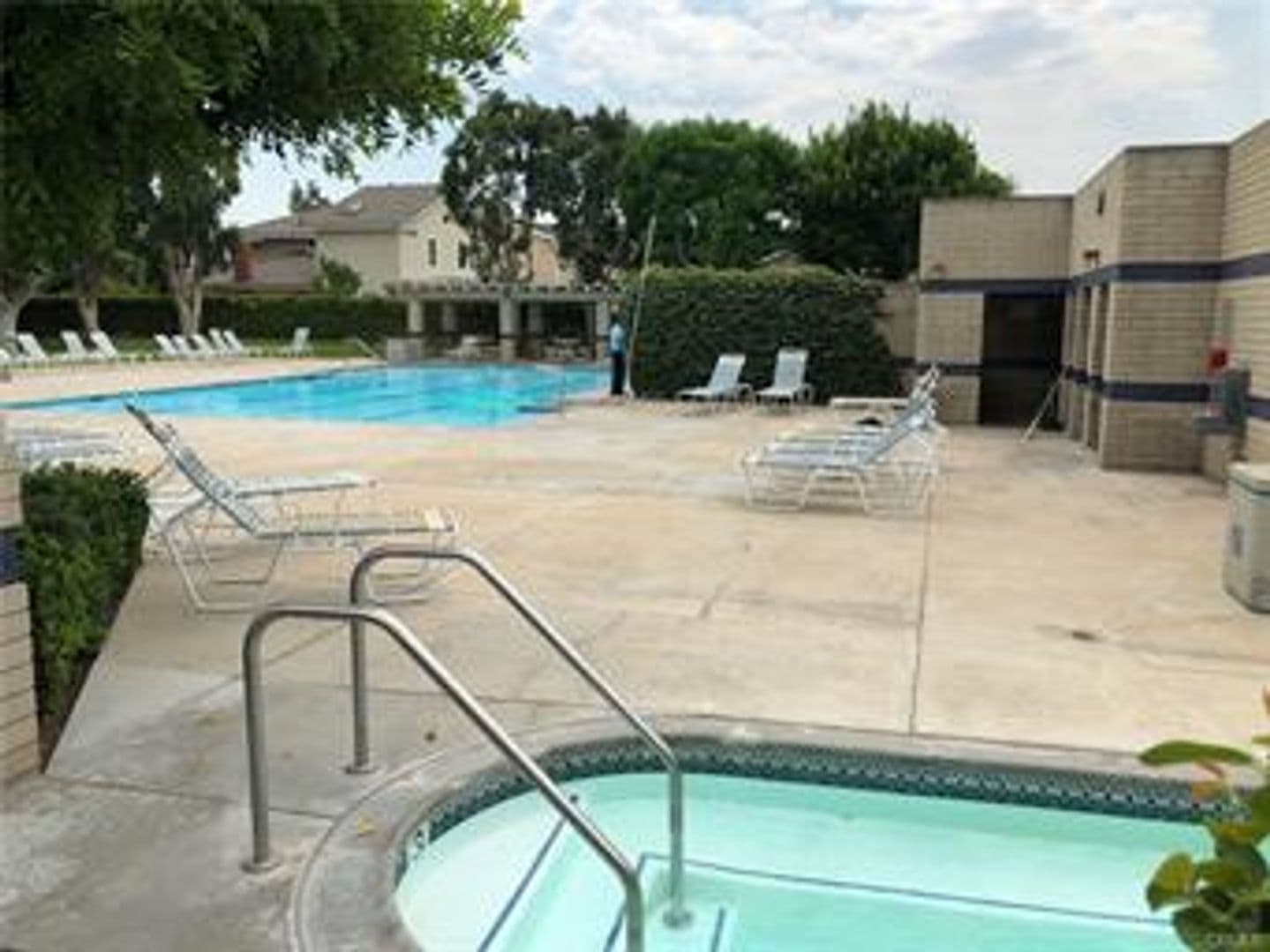 Irvine House: 44 Timber Run
