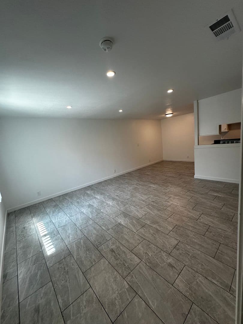 ANAHEIM Apartment: 301 NORTH TUSTIN
