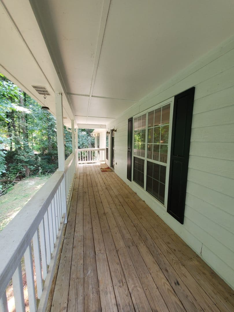 Stockbridge House: 217 Sweetgum Lane