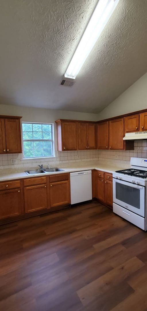 Jonesboro House: 10600 Redbud Lane