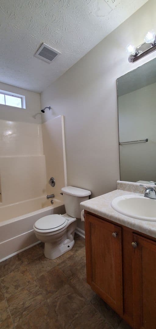 Jonesboro House: 10600 Redbud Lane