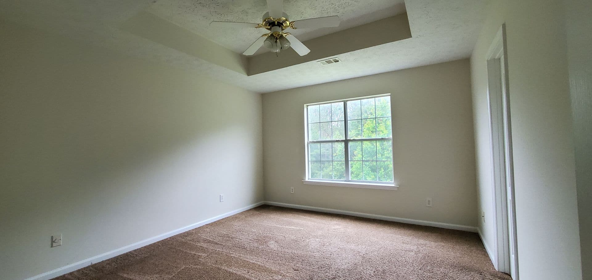 Jonesboro House: 10600 Redbud Lane
