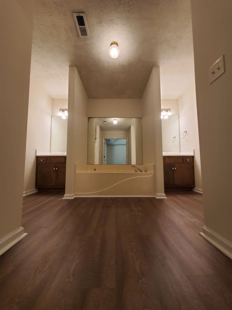 Stockbridge House: 217 Sweetgum Lane