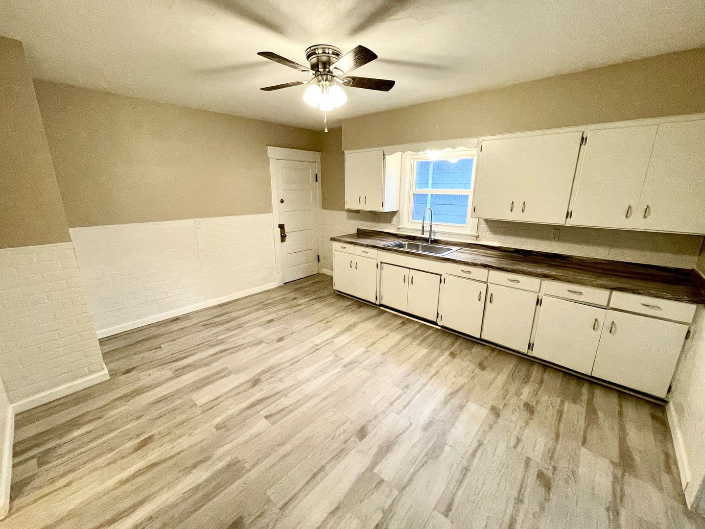 Erie Apartment: 704-706 W 26th St