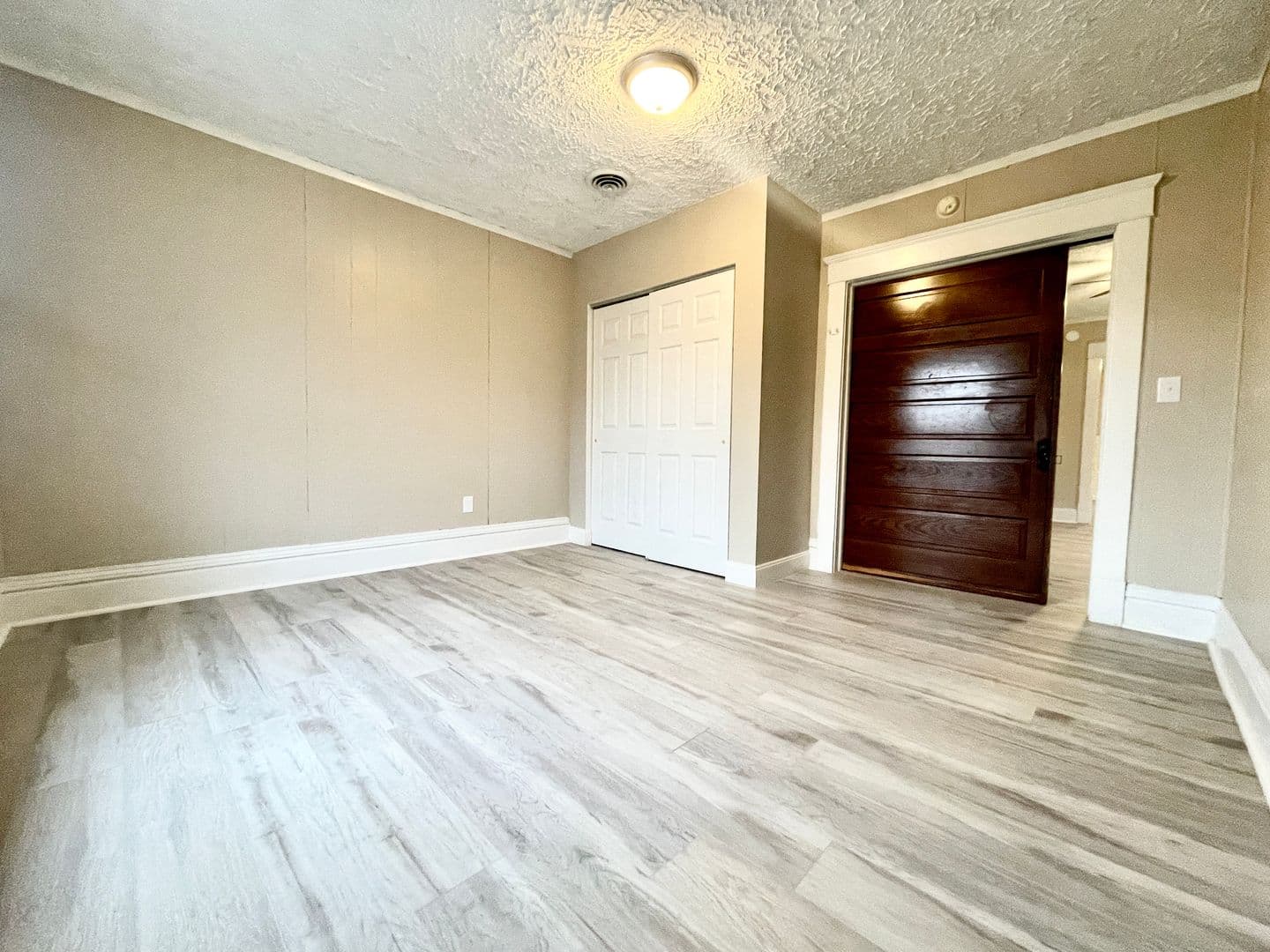 Erie Apartment: 704-706 W 26th St
