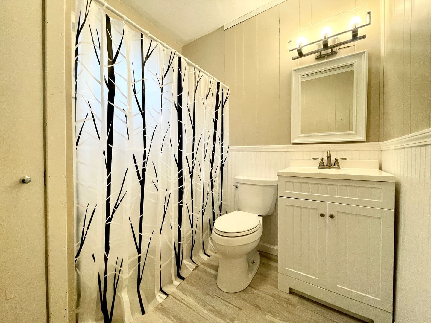 Erie Apartment: 704-706 W 26th St