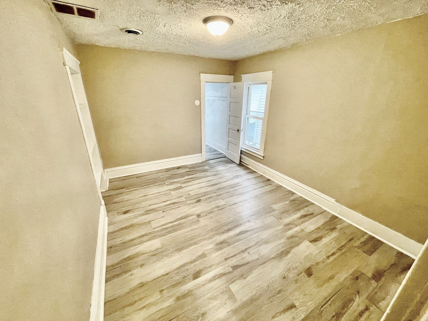 Erie Apartment: 704-706 W 26th St