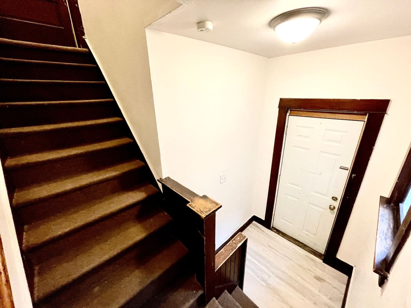 Erie Apartment: 704-706 W 26th St