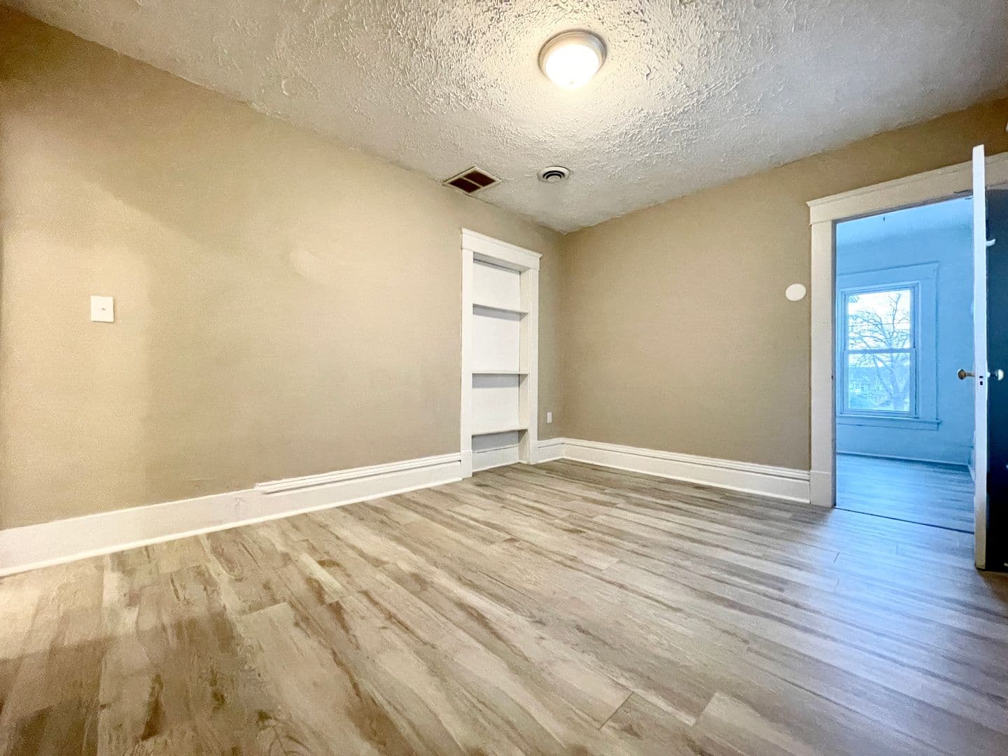 Erie Apartment: 704-706 W 26th St