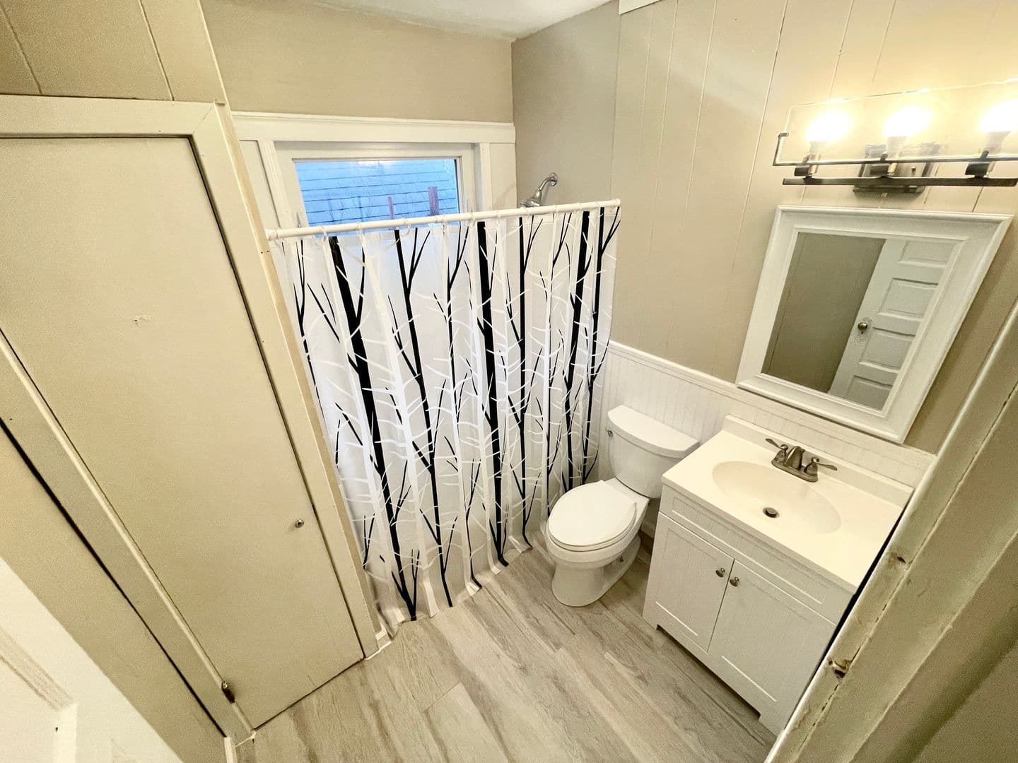 Erie Apartment: 704-706 W 26th St