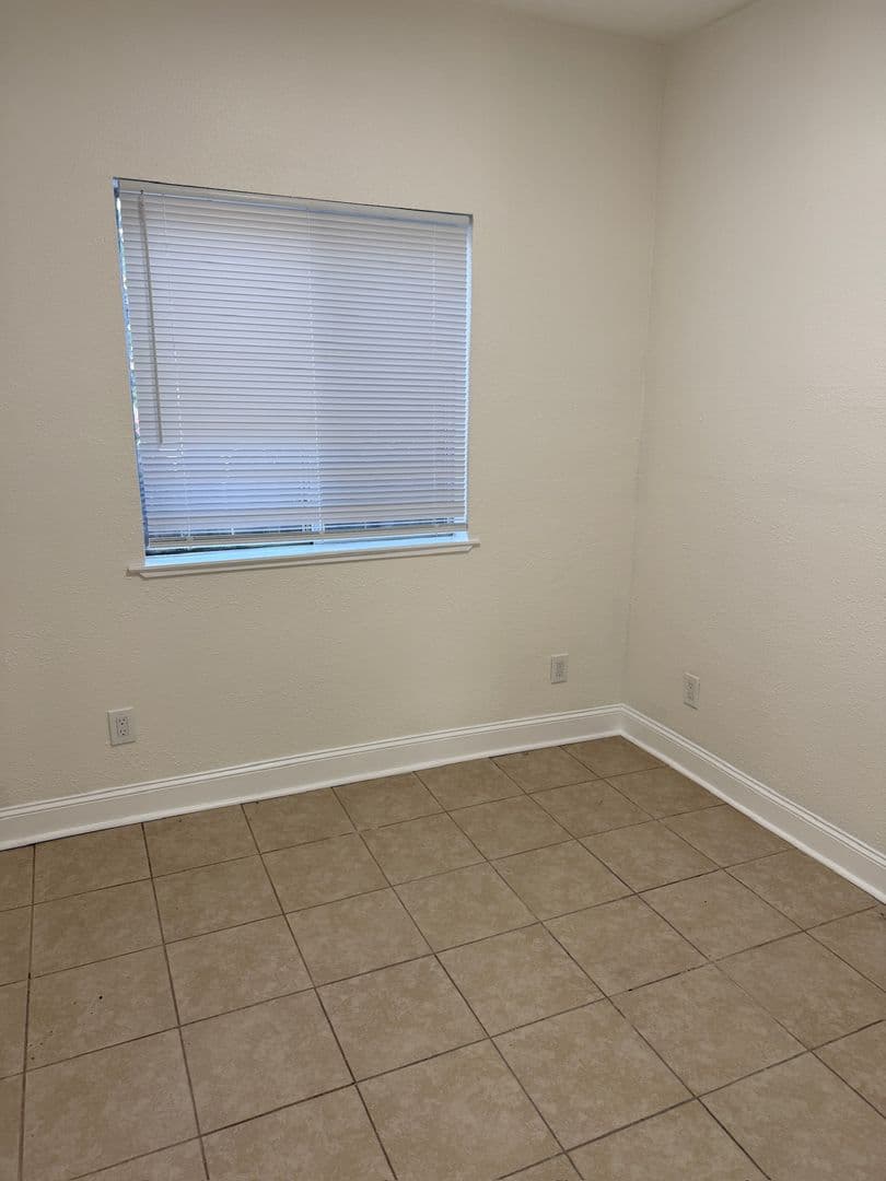 Lodi Apartment: 403 N. School St