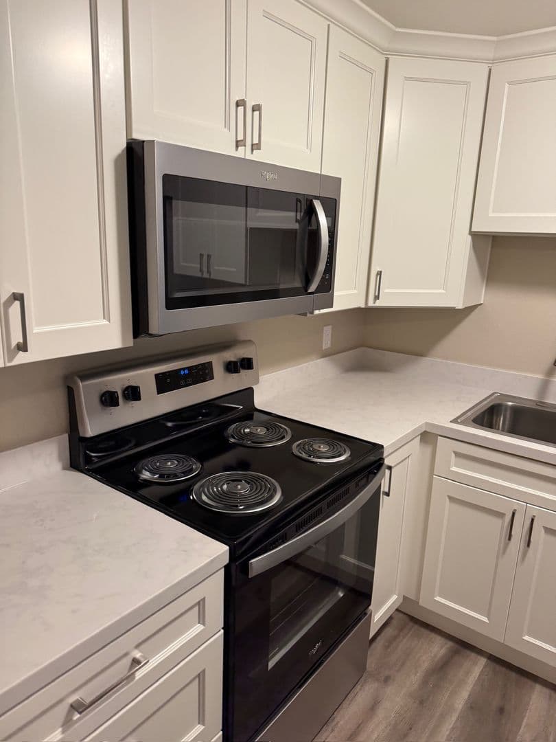 Lodi Apartment: 427 W. Elm St