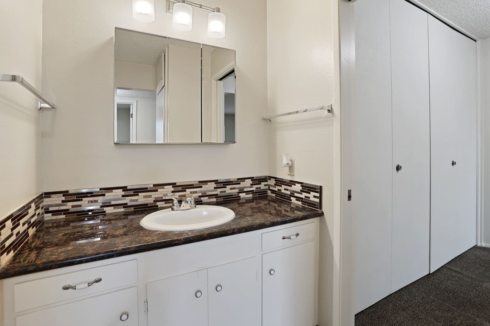 Lodi Apartment: 1301 W Lodi Ave