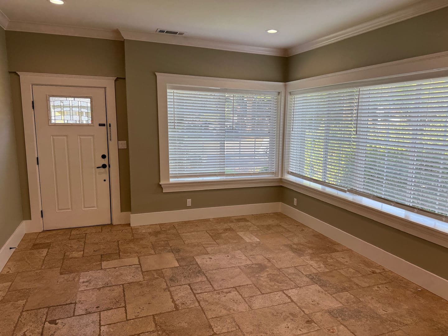 Lodi Apartment: 414 W. Oak St.