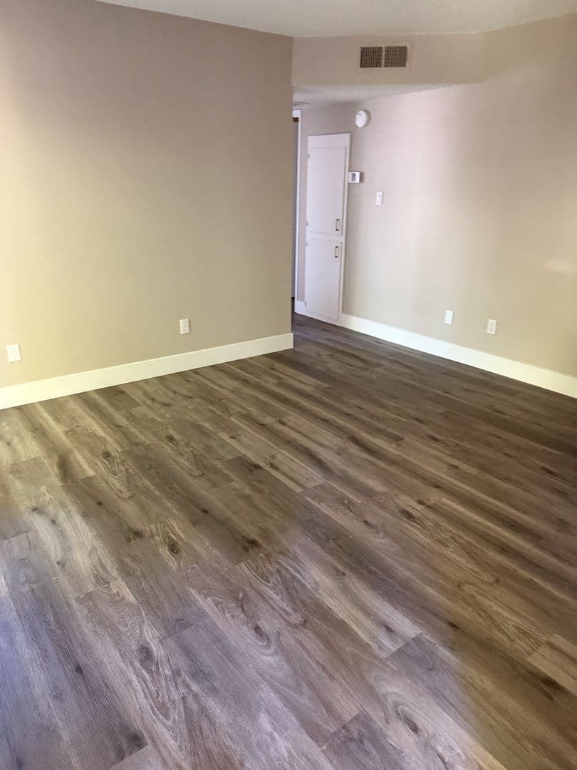 Lodi Apartment: 423 W. Elm St
