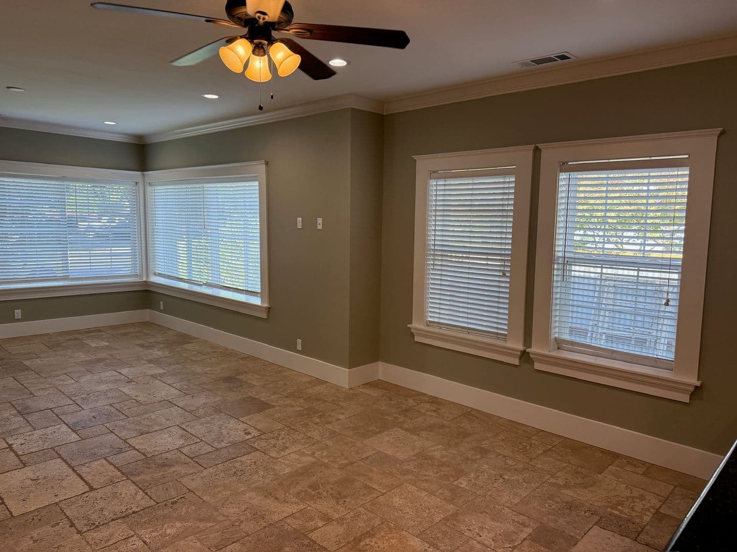 Lodi Apartment: 414 W. Oak St.