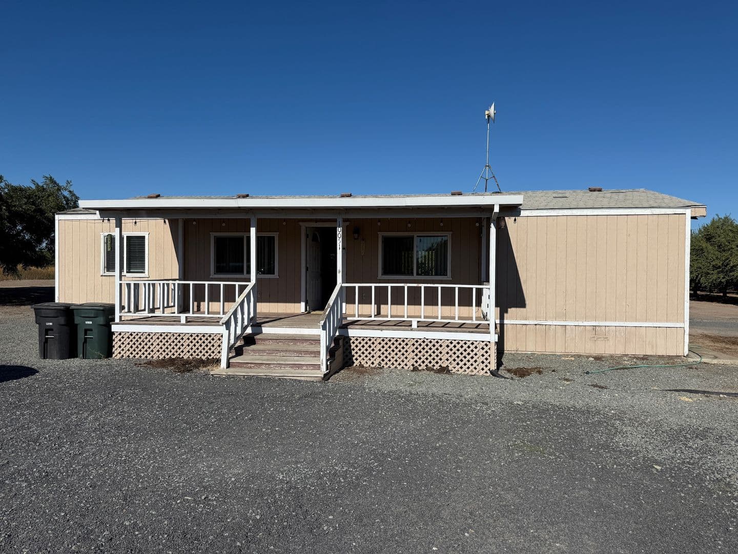 Escalon Apartment: 10051 Escalon Bellota House & Shop