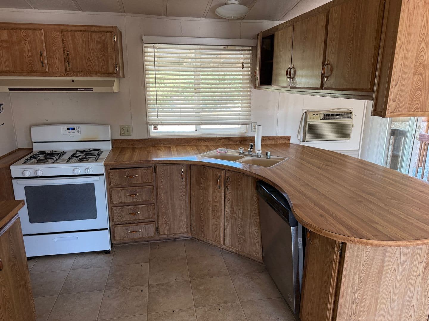 Escalon Apartment: 10051 Escalon Bellota House & Shop