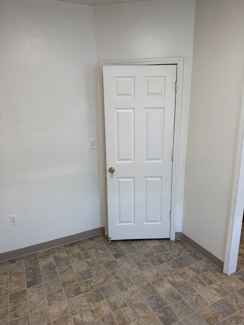 Lodi Apartment: 403 N. School St