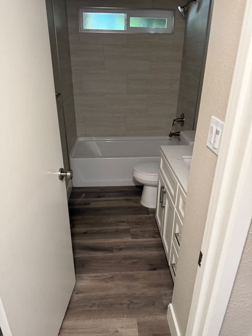 Lodi Apartment: 423 W. Elm St