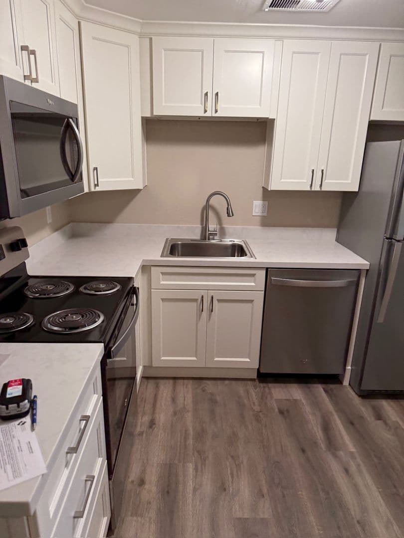 Lodi Apartment: 423 W. Elm St