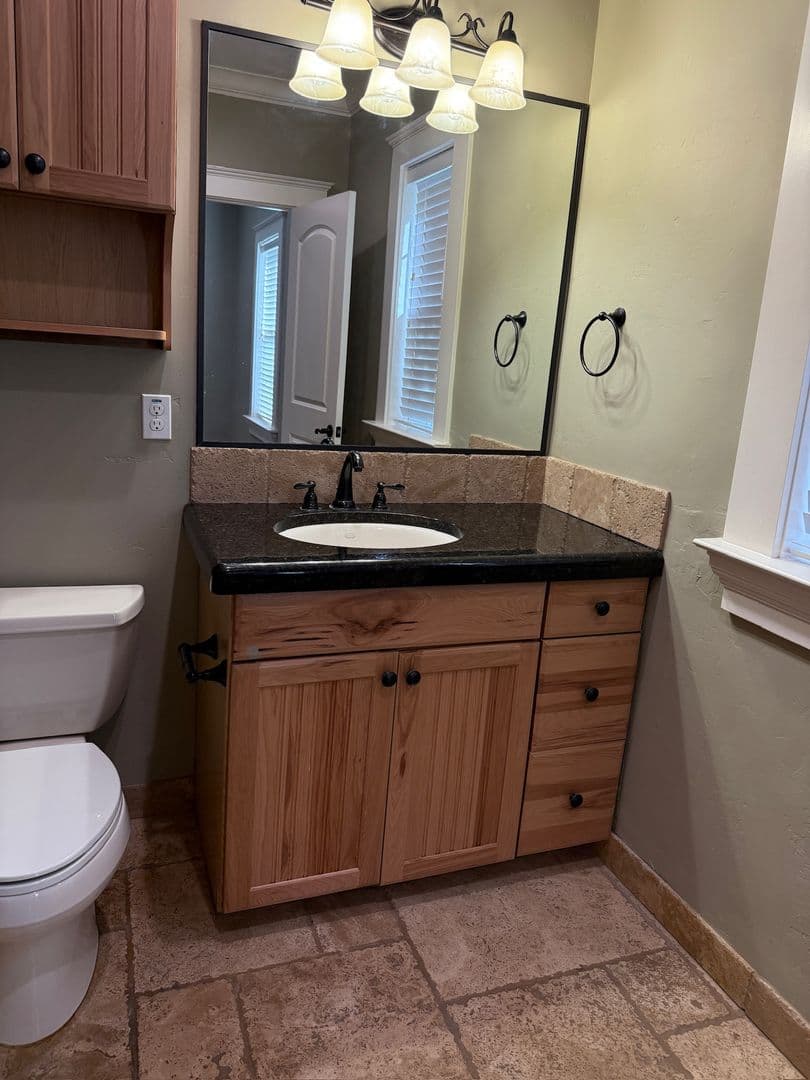 Lodi Apartment: 414 W. Oak St.