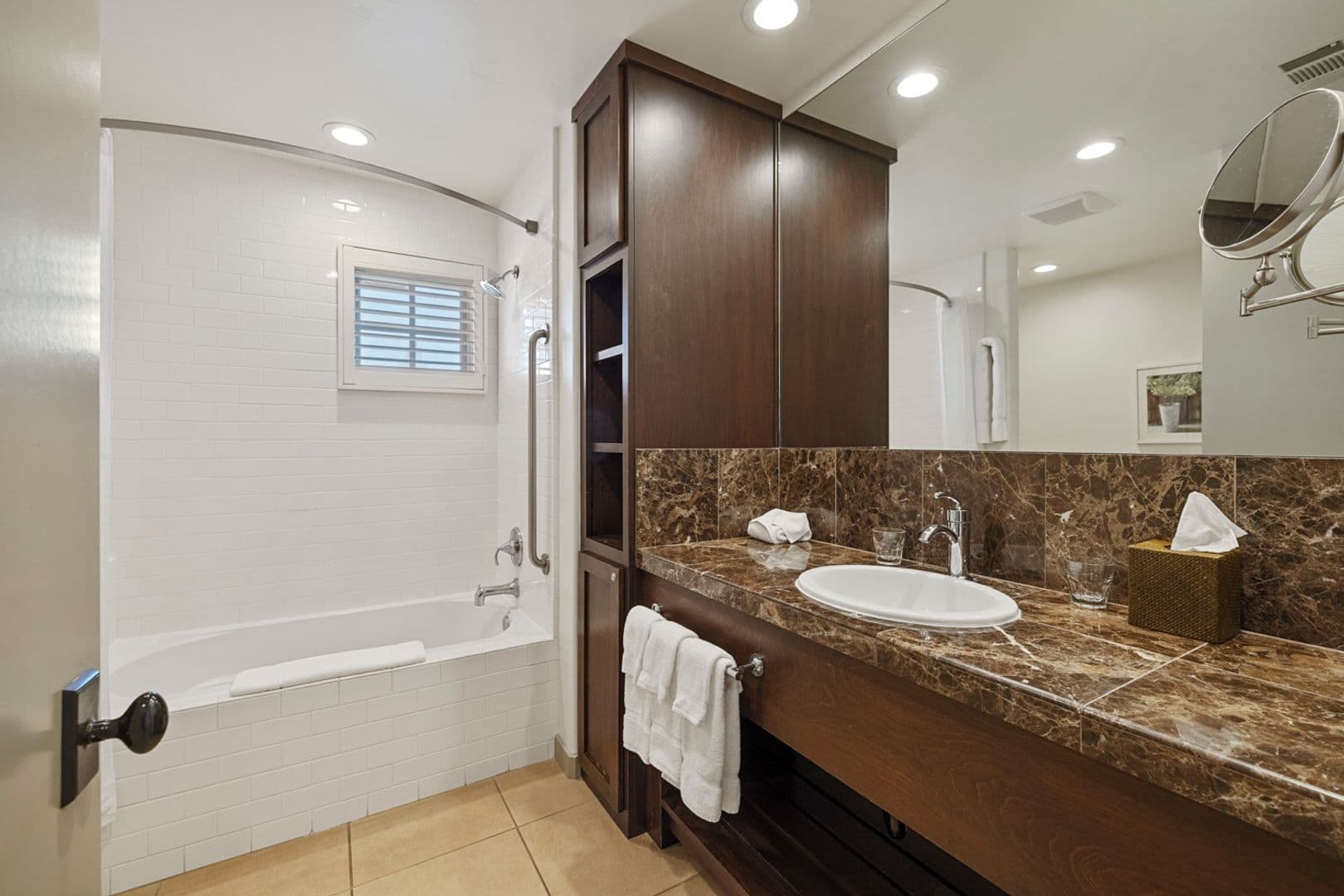 Lodi Apartment: 1279 Woodhaven Ln.