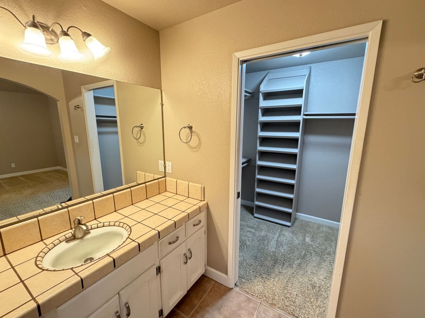 Lodi House: 1433 Keagle Way