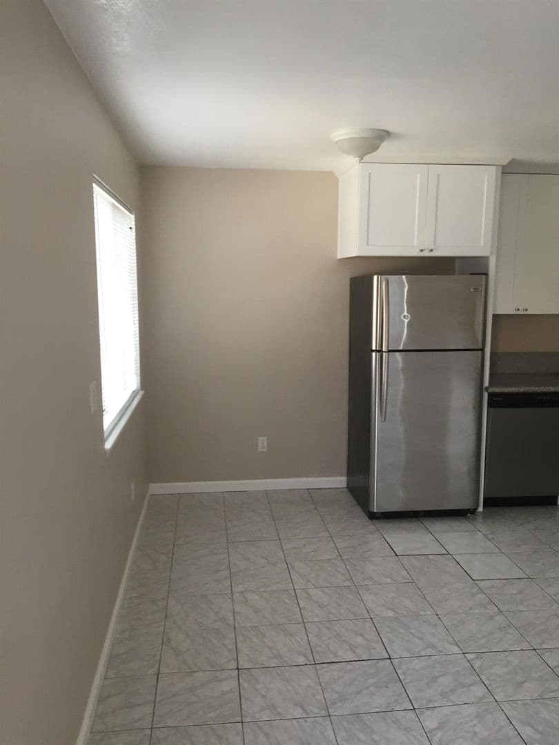 Oakdale Apartment: 238 N. 4th Ave.