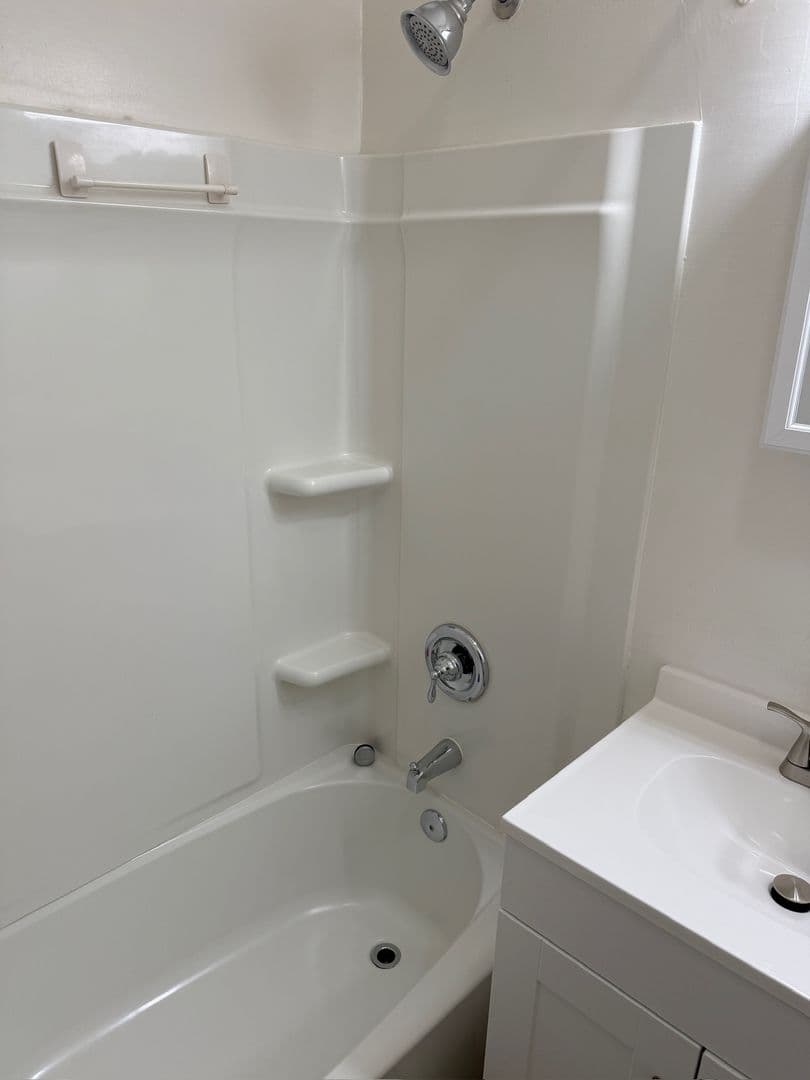Lodi Apartment: 403 N. School St
