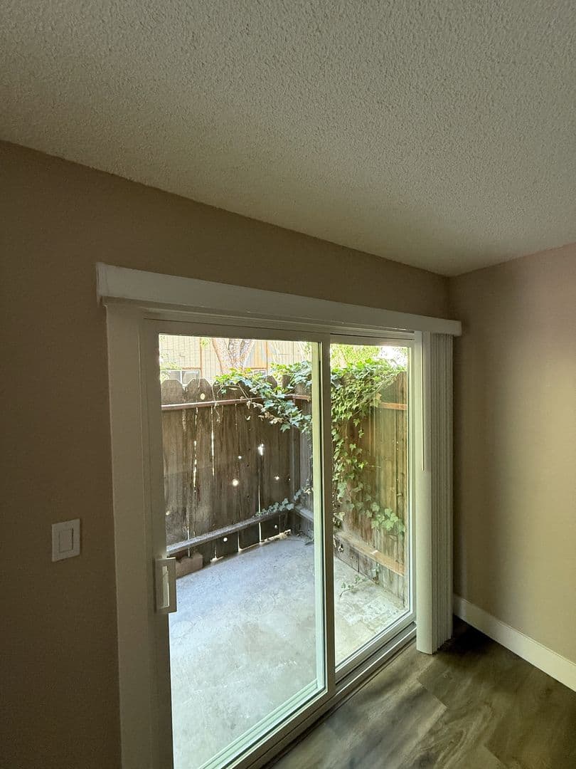 Lodi Apartment: 423 W. Elm St