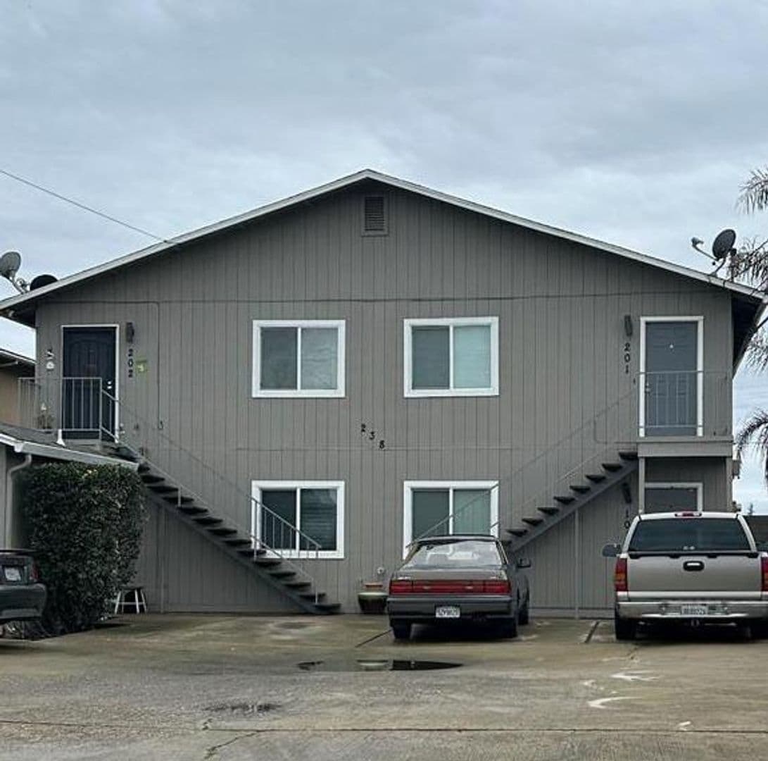 Oakdale Apartment: 238 N. 4th Ave.