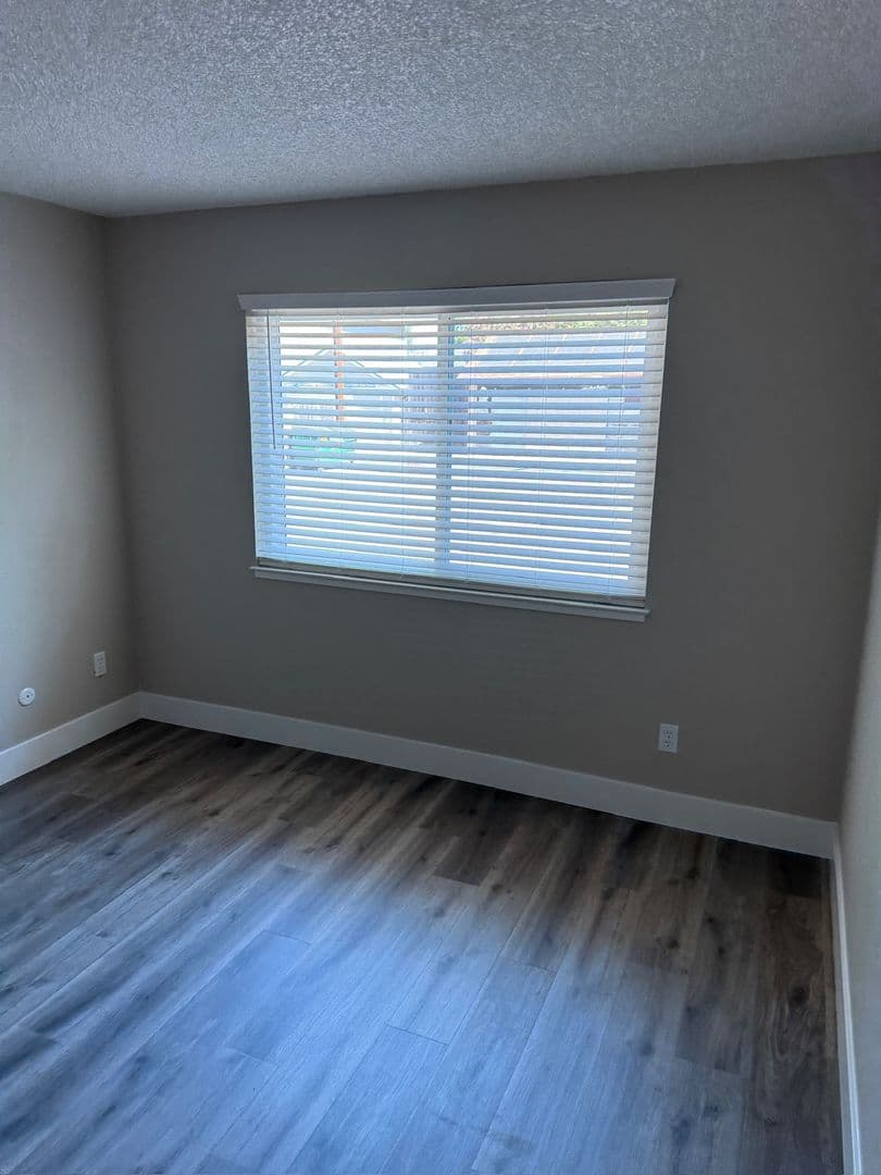 Lodi Apartment: 423 W. Elm St