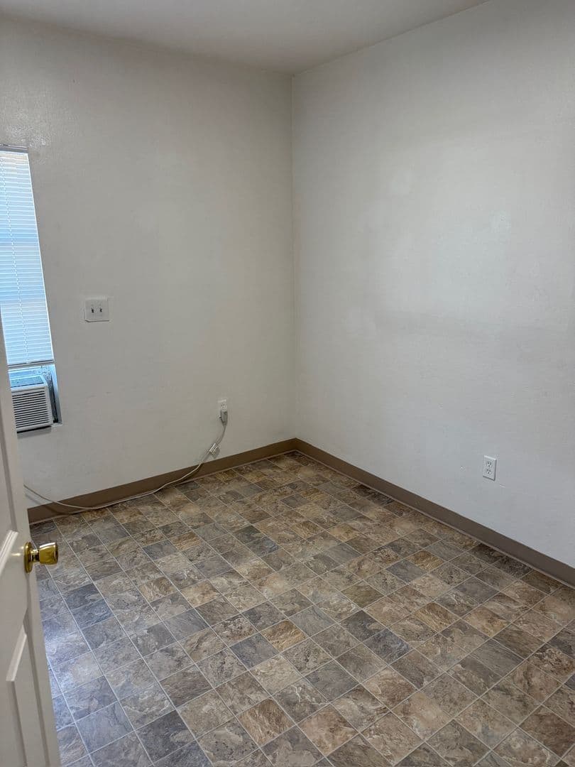 Lodi Apartment: 403 N. School St