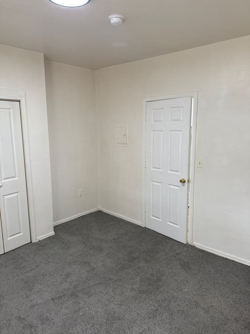 Lodi Apartment: 403 N. School St