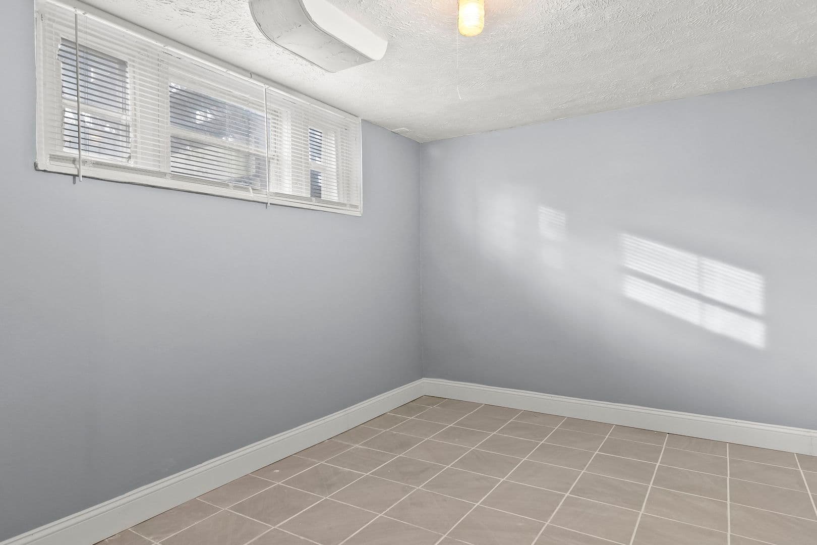 Springfield Apartment: 720 W Edwards St
