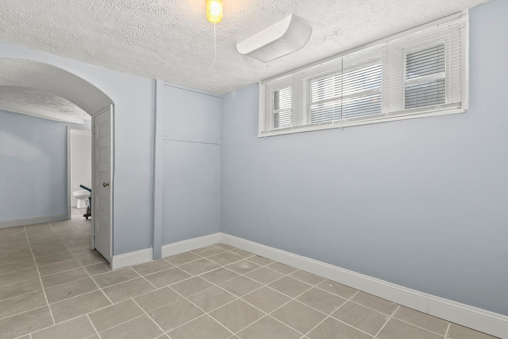 Springfield Apartment: 720 W Edwards St