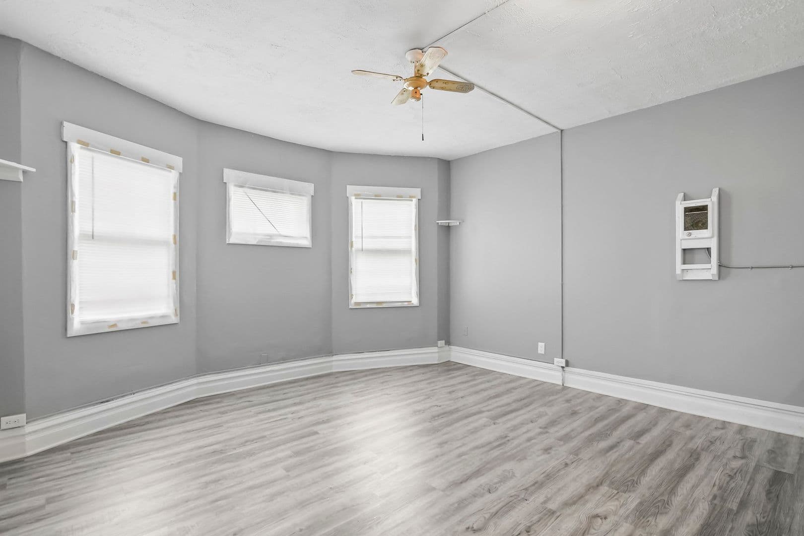 Springfield Apartment: 1301 Whittier Ave