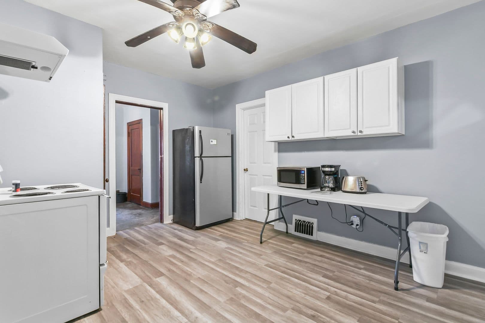 Springfield Apartment: 708 S. 15th St.