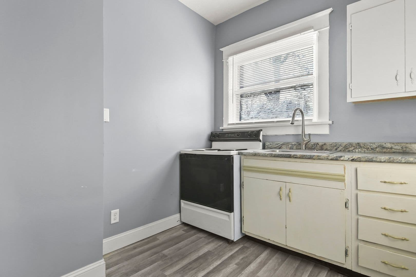 Springfield Apartment: 720 W Edwards St
