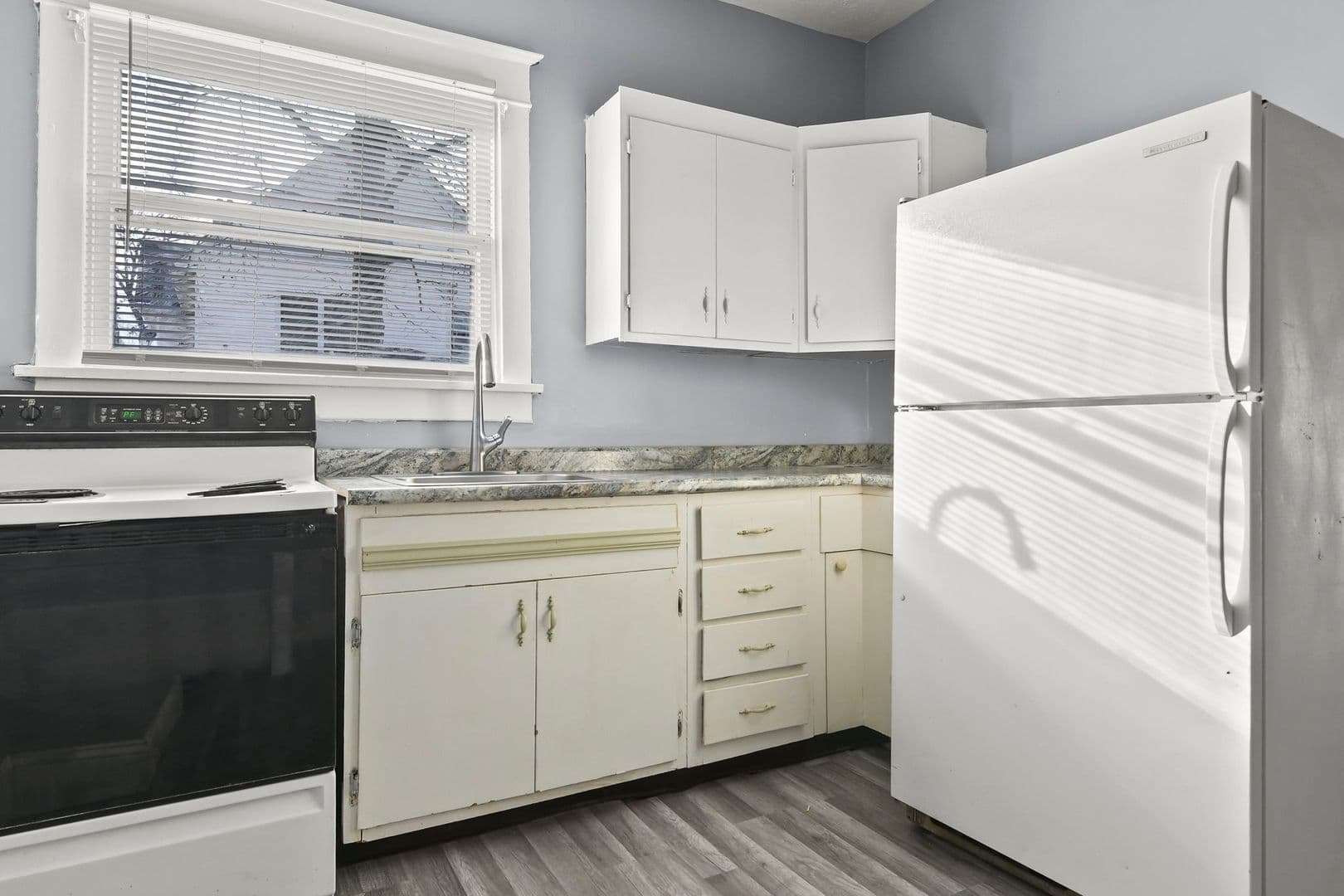 Springfield Apartment: 720 W Edwards St