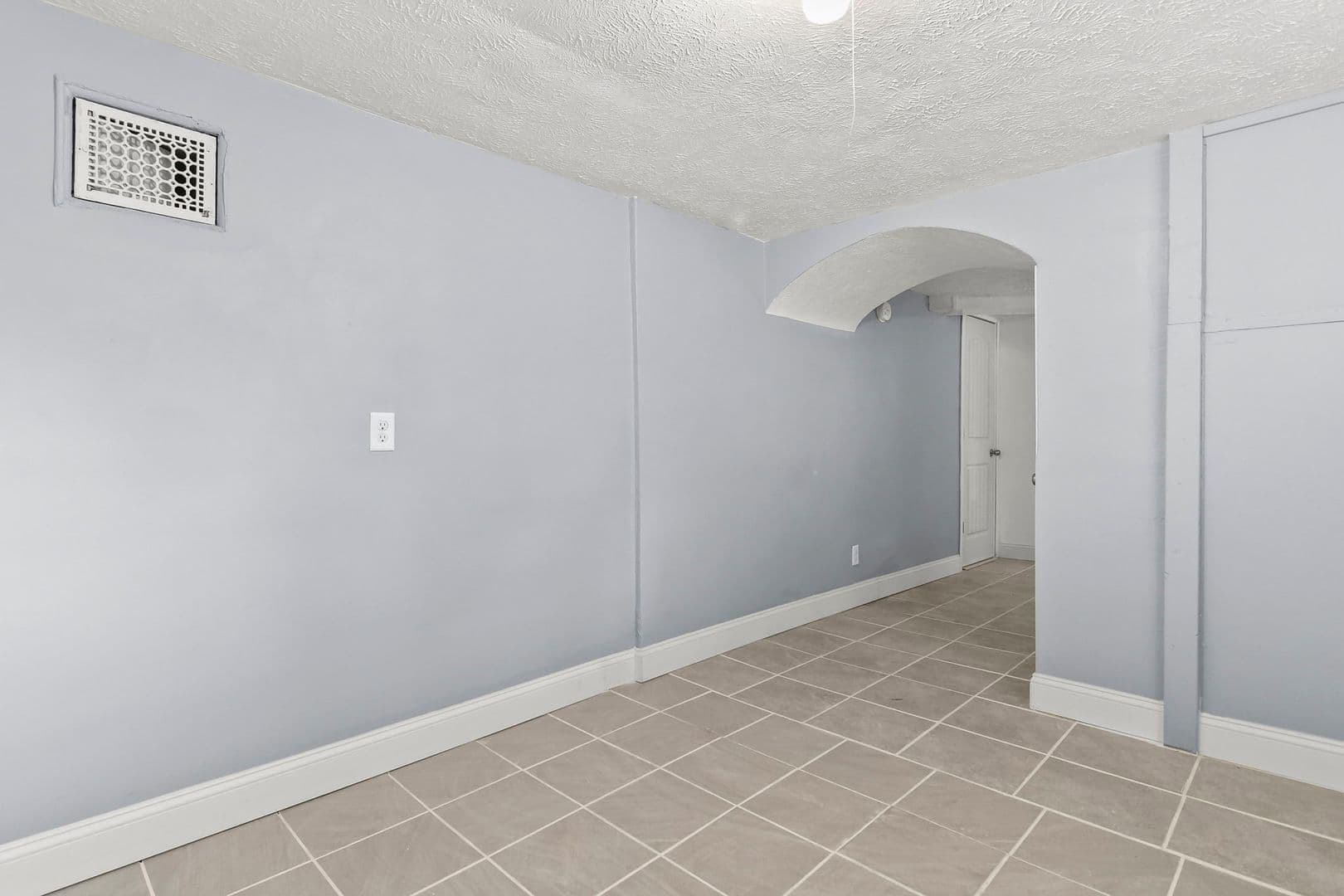 Springfield Apartment: 720 W Edwards St