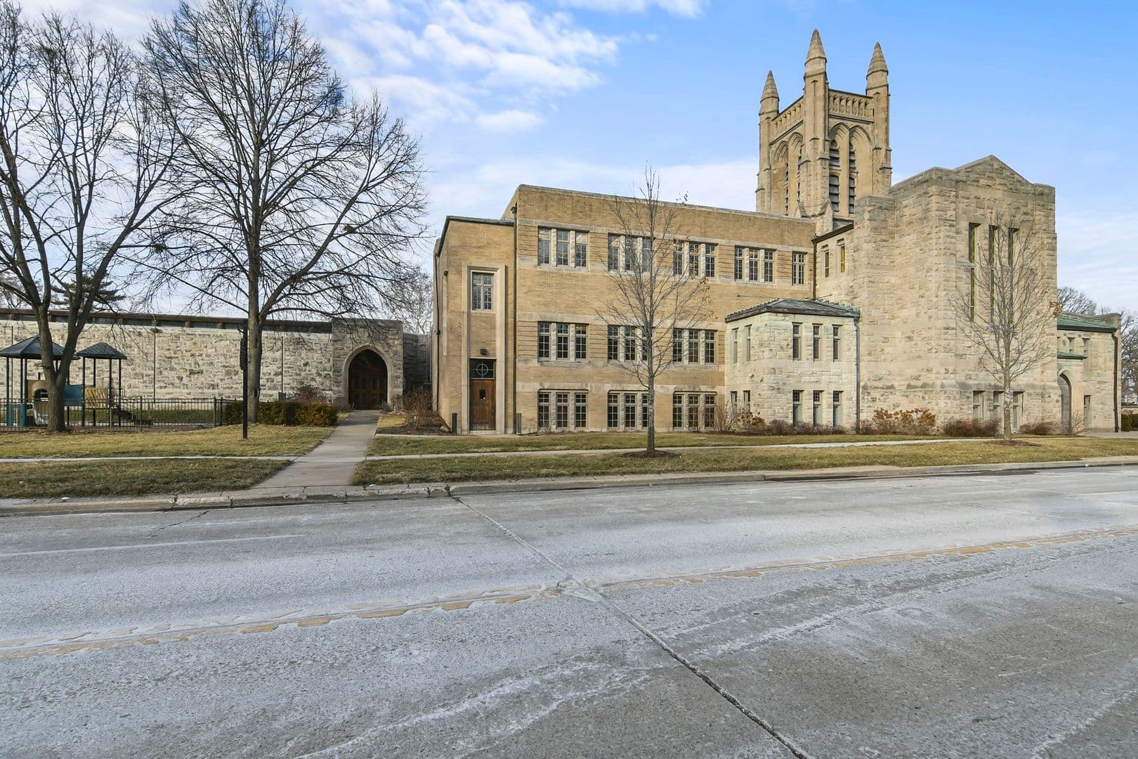 Springfield Apartment: 720 W Edwards St